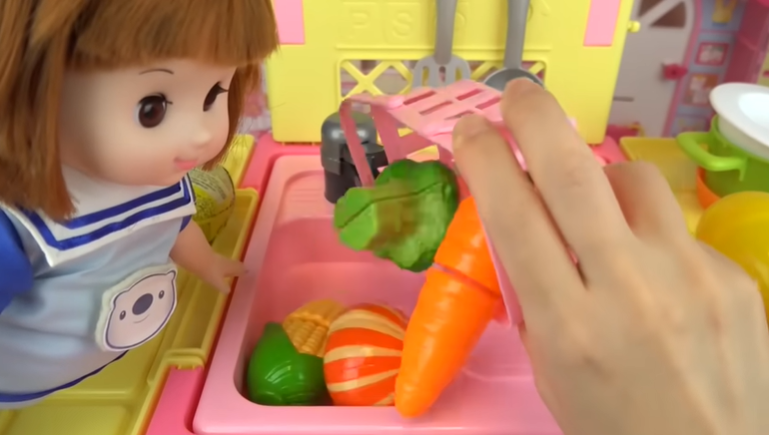 Kitchen cart and Baby Doll toys surprise eggs baby doli play