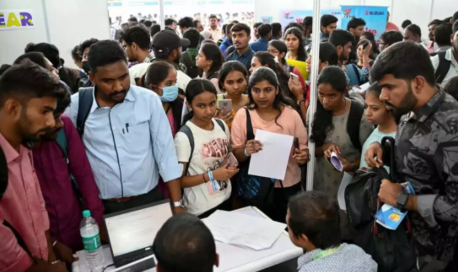 Telangana: ప్రభుత్వ ఉద్యోగాల వయోపరిమితి పెంపు.. జీవో విడుదల