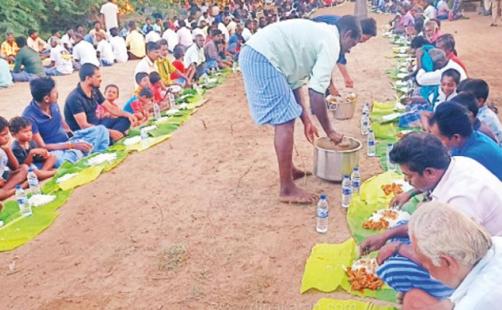 கோயில் திருவிழாவில் 100 கிடாக்கள் 150 சேவல் பலியிட்டு கம,கம விருந்து: ஆண்கள் மட்டுமே பங்கேற்றனர்