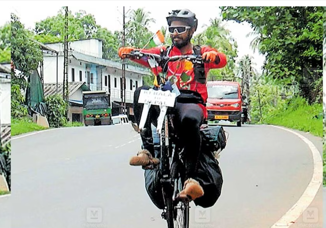 മുൻചക്രമില്ലാത്ത സൈക്കിളിൽ എവറസ്റ്റിലേക്ക് യുവാവിന്റെ യാത്ര; ലക്ഷ്യം ‘പിഎസ്‍സി ചോദ്യത്തിൽ ഇടം നേടുക’