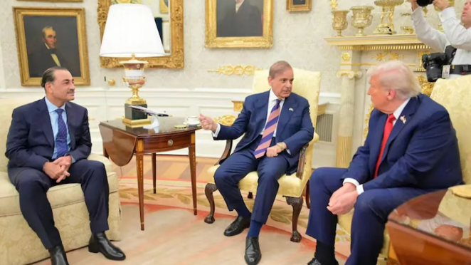 Trump: భారత్ దెబ్బకు భయపడి అమెరికా కాళ్లబేరానికి పాక్.. ఆపరేషన్ సిందూర్ సీజ్‌ఫైర్‌పై ట్రంప్ సంచలన ప్రకటన.. 