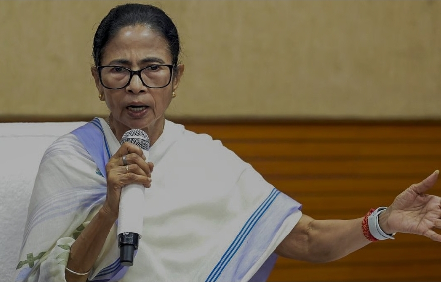 சாலைகளில் தொழுகை நடத்த விதிக்கப்பட்ட தடையை எதிர்த்து வழக்கு போடுங்கள்: மம்தா உத்தரவு