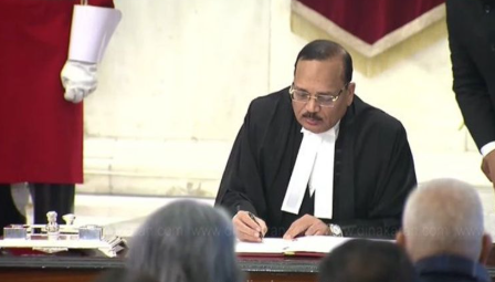 குஜராத் துறைமுக விரிவாக்க விவகாரம்; சுற்றுச்சூழல் ஆர்வலர்களை விமர்சித்த சுப்ரீம் கோர்ட் தலைமை நீதிபதி: 51 முன்னாள் ஐஏஎஸ் அதிகாரிகள் கண்டனம்