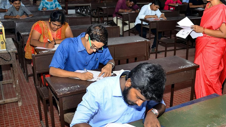 சிவில் சர்வீஸ் பணிக்கான முதல்நிலைத் தேர்வு: கடினமாக இருந்ததாக பட்டதாரிகள் கருத்து