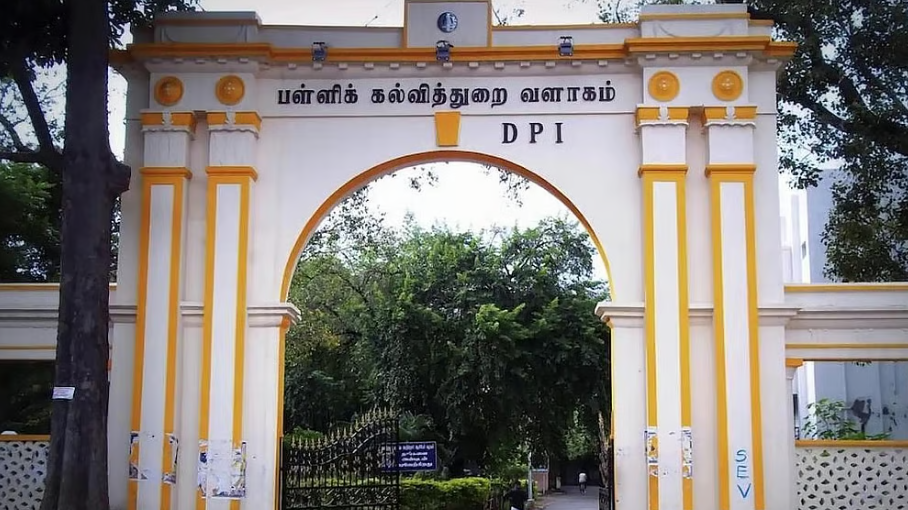 மாணவர்கள் பள்ளிக்கு பைக் ஓட்டி வந்தால் பறிமுதல்: பள்ளிக் கல்வித் துறை உத்தரவு