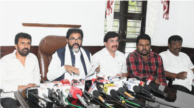 ದಲಿತರನ್ನು ಸಿಎಂ ಮಾಡದೇ ವಂಚಿಸುತ್ತಿರುವ ಕಾಂಗ್ರೆಸ್‌: ಛಲವಾದಿ ನಾರಾಯಣಸ್ವಾಮಿ ಟೀಕೆ
