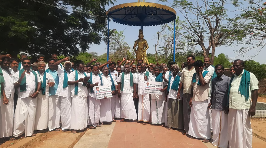 மேகேதாட்டு அணையை முற்றுகையிட தஞ்சையில் இருந்து புறப்பட்ட தமிழக விவசாயிகள்