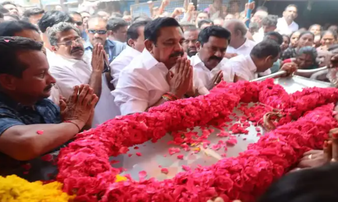 அதிமுக நிர்வாகியின் கடைசி ஆசையை நிறைவேற்றிய எடப்பாடி பழனிசாமி..!