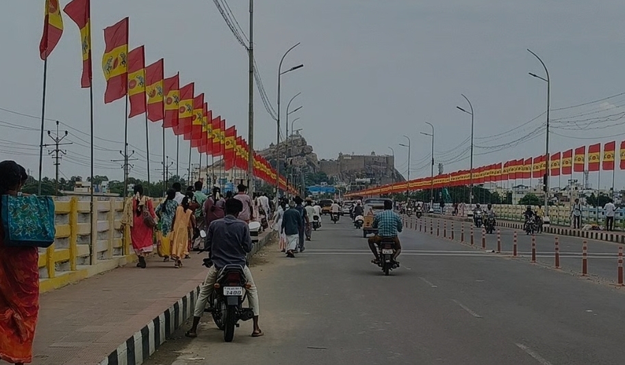முதல்வர் விஜய் வருகைக்காக திருச்சியில் போக்குவரத்து மாற்றம்: பொதுமக்கள் அவதி