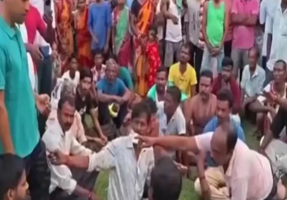 ജനരോഷമുണ്ടാകുമെന്ന് ഭയം, ഗുണ്ടാപ്പിരിവിലൂടെയുള്ള പണം മടക്കിനൽകി തൃണമൂൽ നേതാക്കൾ; ഗ്രാമങ്ങളിൽ യോഗം