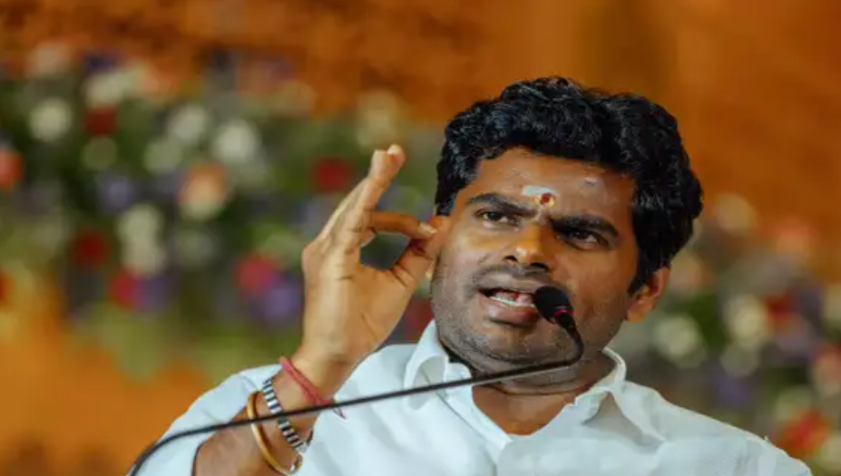 தேசிய தலைவர்களிடம் ராஜினாமா கடிதத்தை கொடுத்த அண்ணாமலை