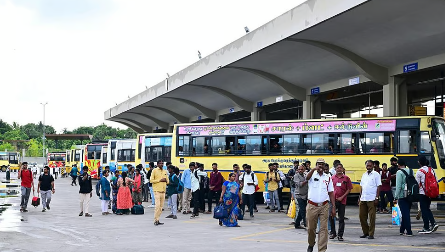 கிளாம்பாக்கம் வழக்கு: ஆம்னி பேருந்துகளுக்கான தடையை ரத்து செய்து ஐகோர்ட் உத்தரவு