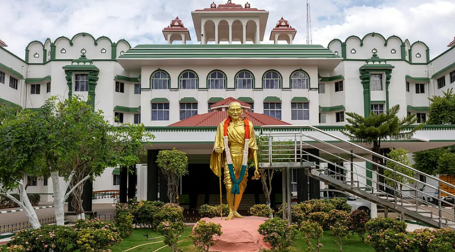 தெருவோர வியாபாரிகள் சட்டத்தை அமல்படுத்தாத மாநகராட்சி, நகராட்சி ஆணையர்கள் மீது நடவடிக்கை: ஐகோர்ட் உத்தரவு