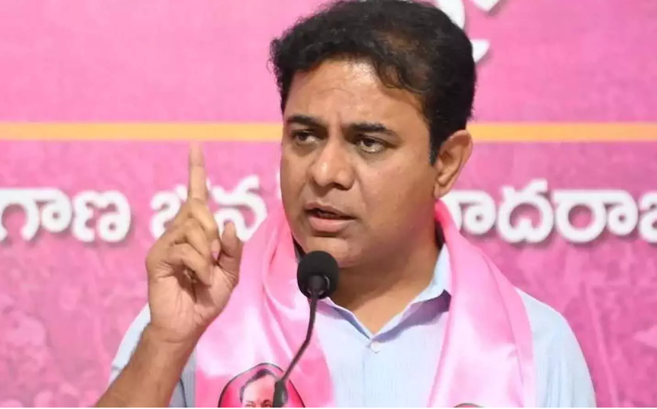 ఒక్క వర్షానికే హైదరాబాద్ విలవిల..కాంగ్రెస్ చేతకానితనమే కారణమన్న కేటీఆర్