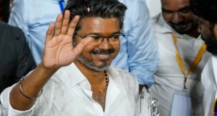 വിജയ് കൊല്ലൂര്‍ മൂകാംബിക ക്ഷേത്രത്തിലേക്ക്; എംജിആര്‍ മോഡല്‍ യാത്ര, കര്‍ണാടകയെ അറിയിച്ചു