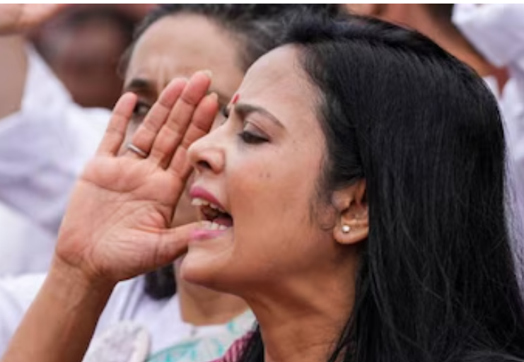 ബിജെപി ടിക്കറ്റിൽ ജനവിധി തേടാൻ തൃണമൂൽ വിമതരെ വെല്ലുവിളിച്ച് മഹുവ മൊയ്ത്ര