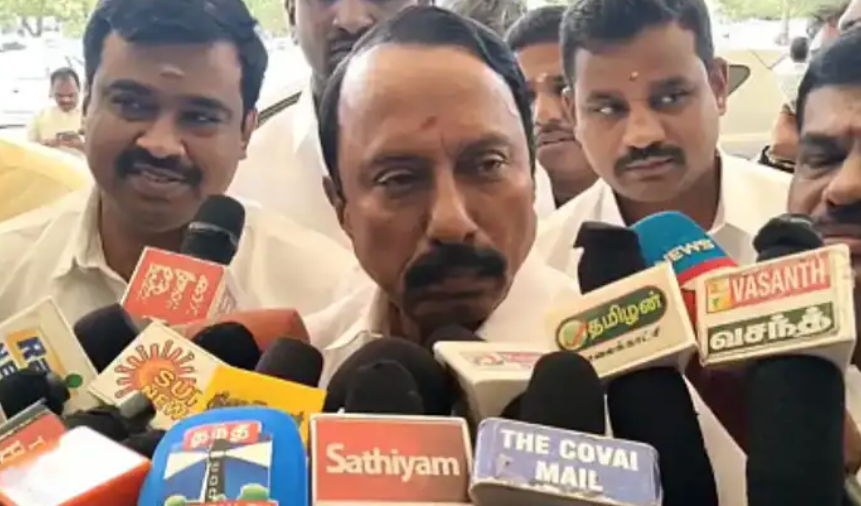 விரைவில் இணைய வழி பட்டா மாறுதல் அறிமுகம்..? - செங்கோட்டையன் ஆலோசனை..