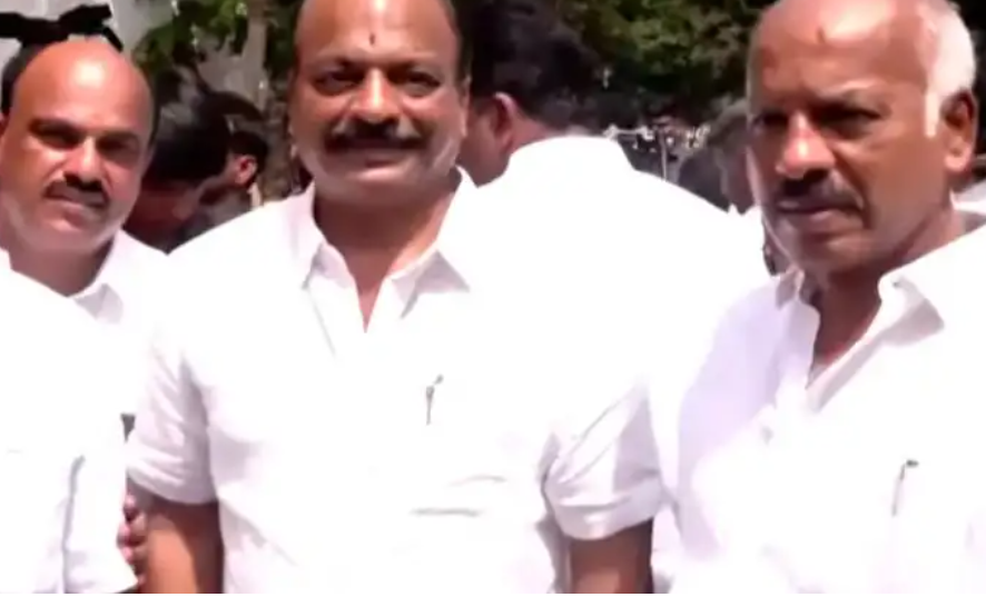 பாஜக-வின் அடுத்த விக்கெட் காலி..! தவெக-வில் இணைகிறார் நடிகர் பாண்டி ரவி..!