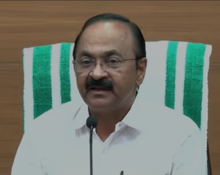 'ആർഎസ്എസ് പരിപാടിയിൽ പങ്കെടുത്ത മൂന്ന് വിസിമാരും കേരളത്തോട് മാപ്പ് പറയണം' മുഖ്യമന്ത്രി