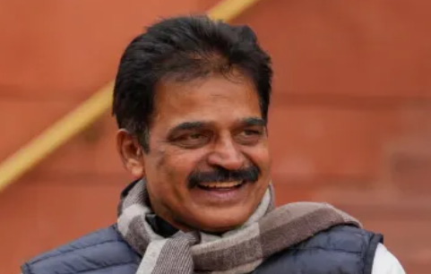 വിസിമാർക്കെതിരെ കെസി വേണുഗോപാൽ; 'ഗണവേഷം കെട്ടി കുറുവടിയും കൊണ്ട് ആർഎസ്എസ് ശാഖയിൽ പോവൂ'
