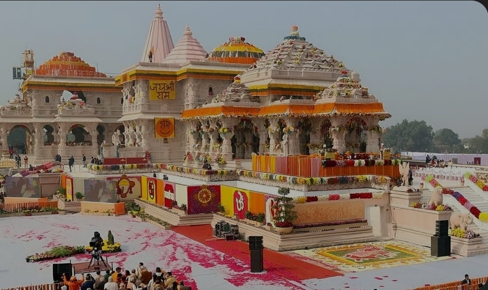 ராமர் கோயிலில் 2 கிலோ தங்க கதாயுதம், பல கோடி மதிப்புள்ள தங்க நகைகள் மாயம்