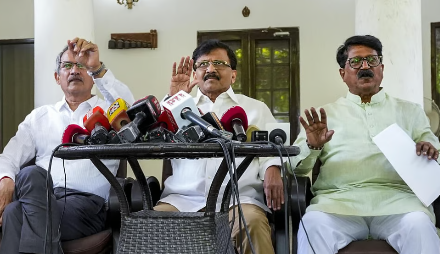 “முதுகில் குத்துபவர்களை சும்மா விடமாட்டோம்” - அதிருப்தி எம்பி-க்களுக்கு சஞ்சய் ராவத் எச்சரிக்கை