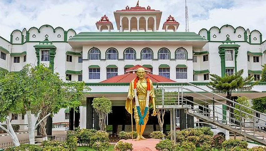 அரசு உதவி பெறும் பள்ளிகளில் கூடுதல் கட்டணம் வசூலை தடுக்கக் கோரிய வழக்கு: அரசு பதிலளிக்க உத்தரவு