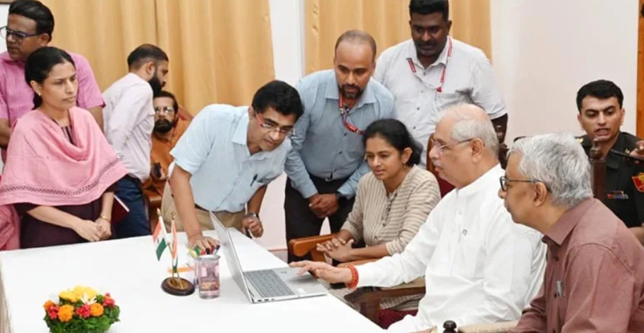 സെന്‍സസിന്റെ ഒന്നാം ഘട്ടം ഗവര്‍ണര്‍ ഫ്‌ലാഗ് ഓഫ് ചെയ്തു
