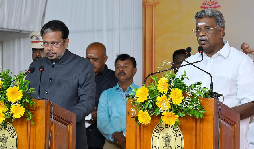 42 நாட்களுக்கு பிறகு அமைச்சரவை விரிவாக்கம்: புதுச்சேரியில் 3 பேர் அமைச்சர்களாக பதவியேற்பு