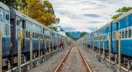 ട്രെയിനിലെ പുകവലി, കച്ചവടം, ഭിക്ഷാടനം വലിയ വില കൊടുക്കേണ്ടി വരും! പിഴ 2,000 രൂപയായി ഉയർത്തി