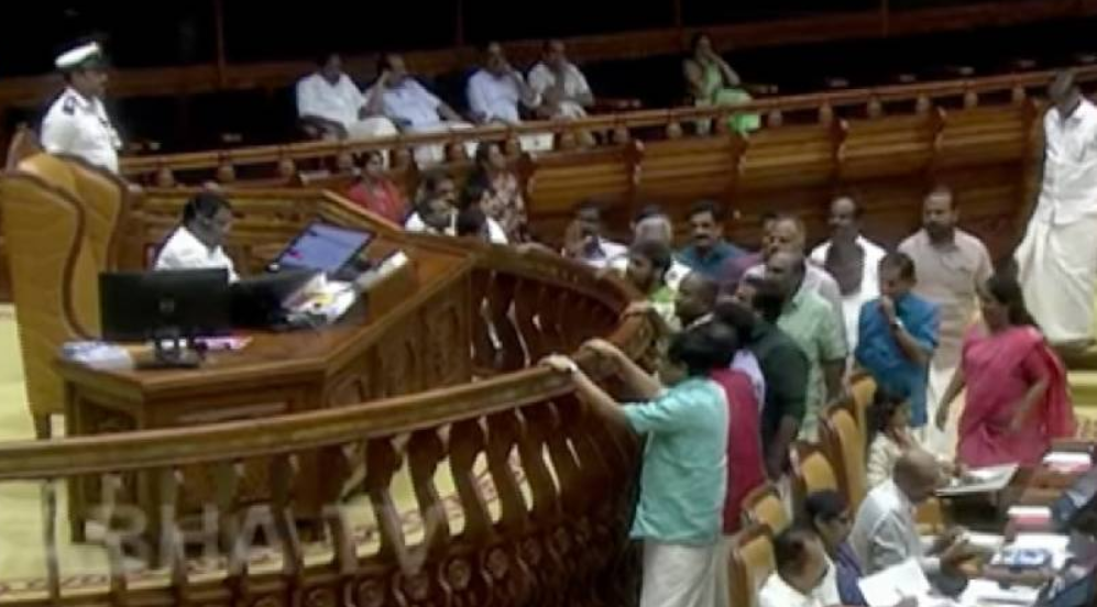 മദ്യത്തിന്റെ നികുതിയിളവ്; സഭ പ്രക്ഷുബ്ധം, പ്രതിപക്ഷം ഇറങ്ങിപ്പോയി