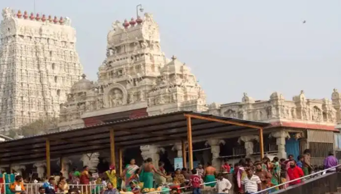 திருச்செந்தூர் கோயிலில் சேவை கட்டணம் பல மடங்கு உயர்த்த முடிவு.