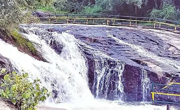 கும்பக்கரை அருவியில் சுற்றுலா பயணிகள் குளிக்க வனத்துறை தடை