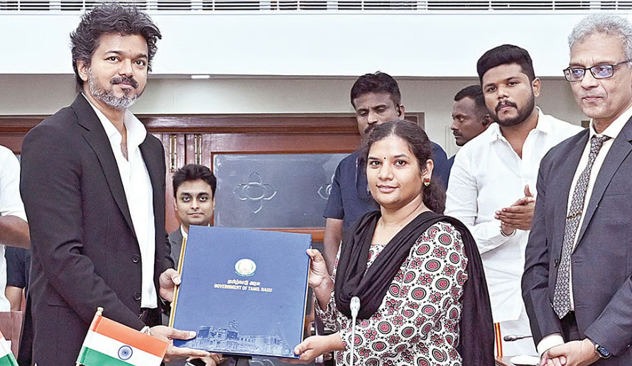 மக்களின் அடிப்படை வசதிகளுக்கு கூடுதல் கவனம்: ஐஏஎஸ், ஐபிஎஸ் அலுவலர்களுக்கு முதல்வர் விஜய் அறிவுறுத்தல்