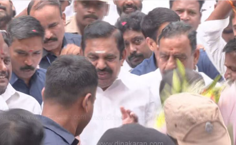 அதிமுக மகளிர் அணி கூட்டத்தில் பங்கேற்காத எஸ்.பி.வேலுமணி, விஸ்வநாதன்