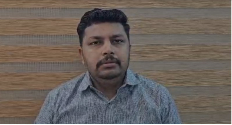 ശേഷാദ്രിനാഥ് ആർഎസ്എസ് അജണ്ട പ്രചരിപ്പിക്കാൻ വാട്സാപ്പ് ​ഗ്രൂപ്പുണ്ടാക്കിയ വ്യക്തി’; വിമർശനവുമായി കോൺ​ഗ്രസ് നേതാക്കൾ