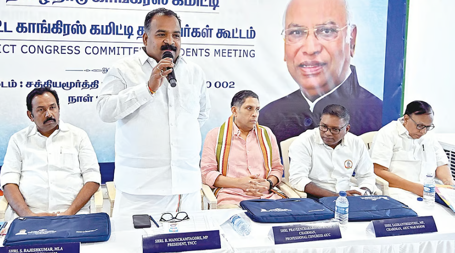 மேகேதாட்டு அணையை எதிர்த்து தமிழக காங்கிரஸ் போராடும்: மாவட்ட தலைவர்கள் கூட்டத்தில் தீர்மானம்