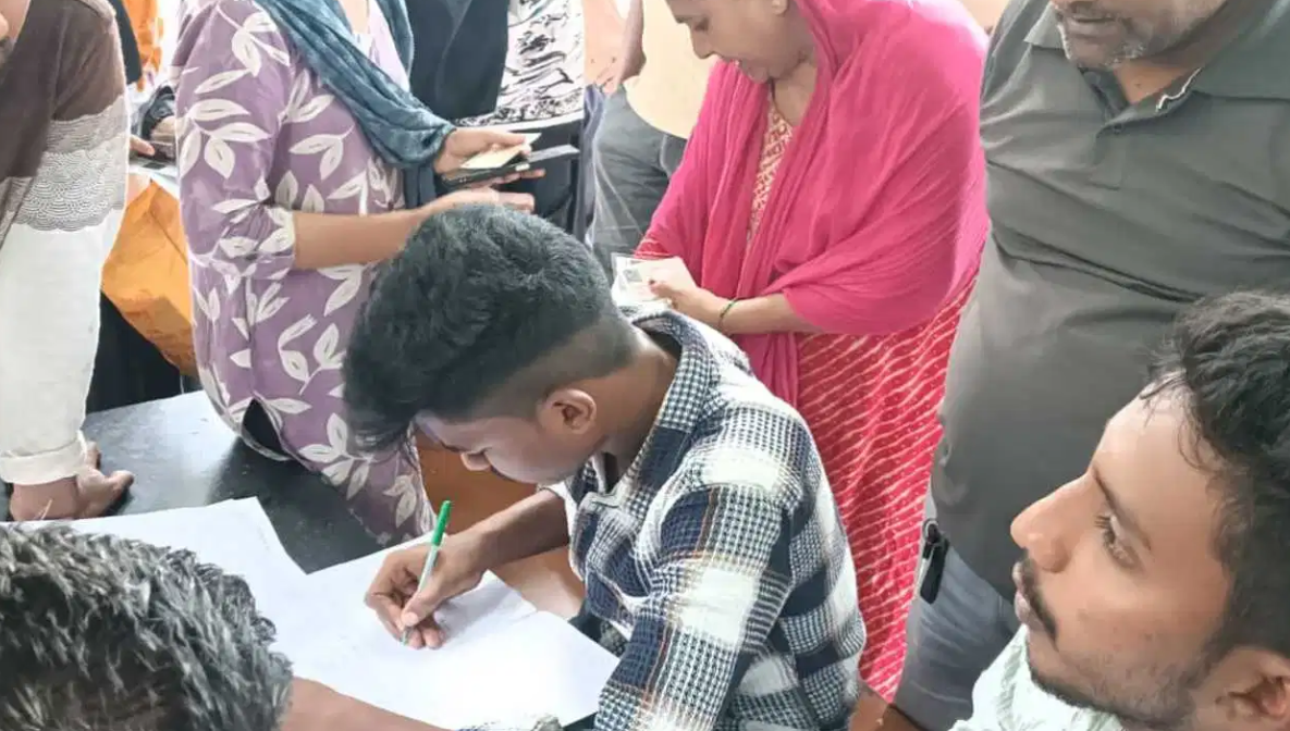 ಮತದಾರರ ಪಟ್ಟಿ ಪರಿಷ್ಕರಣೆ: ಕೋಲಾರ ಮತ್ತು ಮೈಸೂರಿನಲ್ಲಿ ಗಂಭೀರ ಕರ್ತವ್ಯ ಲೋಪ; ಅಧಿಕಾರಿಗಳಿಗೆ ನೋಟಿಸ್!