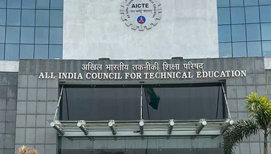 நாடு முழுவதும் 58 பொறியியல் கல்லூரிகள் மூடல்