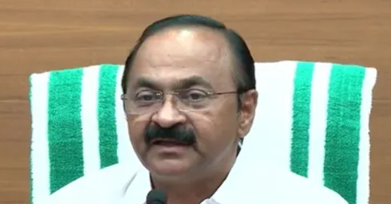 'റിവേഴ്‌സ് റെമിറ്റൻസ് പ്രവാസിക്ക് നാട്ടിൽ നിന്ന് അയച്ചുകൊടുക്കുന്ന തുക,മുഖ്യമന്ത്രി തിരുത്തണം''
