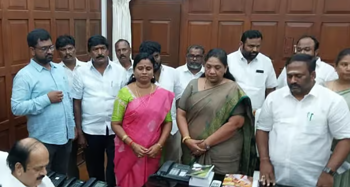 கட்சித் தாவல் புகார்: பேரவைத் தலைவரிடம் முன்னாள் எம்எல்ஏக்கள் விளக்கம்!