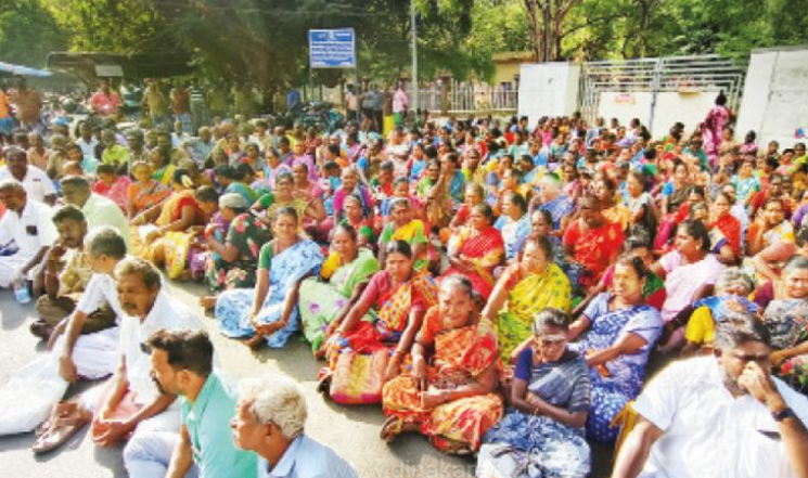 மதுரை மாநகராட்சியை கண்டித்து தூய்மைப் பணியாளர்கள் போராட்டம்