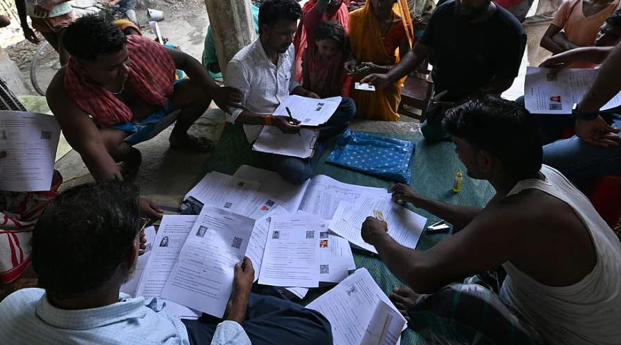 வாக்காளர் பட்டியலில் புதிதாக பெயர் சேர்க்க பெற்றோரின் எஸ்ஐஆர் விவரம் தெரிவிப்பது அவசியம்