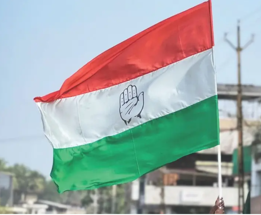 KC പക്ഷവും സതീശൻ അനുകൂലികളും നേർക്കുനേർ; ജിന്റോയും അനൂപും CPM അജണ്ട നടപ്പാക്കുന്നുവെന്ന് പരാതി