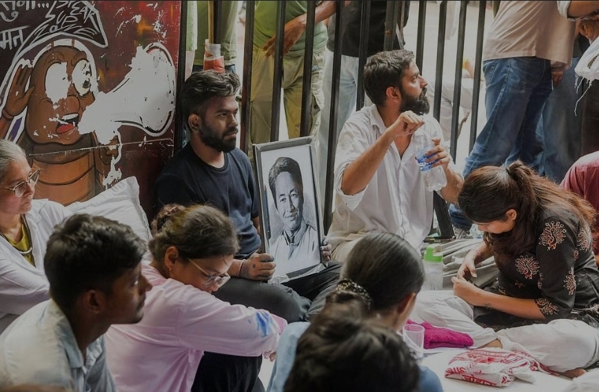 பிரதமர் மோடி ராஜினாமா செய்ய கரப்பான்பூச்சி ஜனதா கட்சி வலியுறுத்தல்