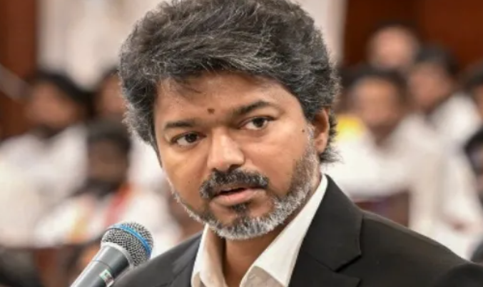 വിജയ്ക്ക് പദവി നഷ്ടമാകുമോ? ഉറ്റുനോക്കി തമിഴകം, പെരമ്പൂര്‍ ജയത്തില്‍ ഹൈക്കോടതി നോട്ടീസ്