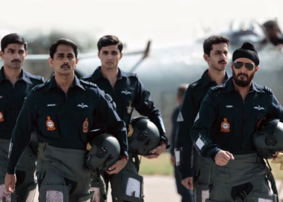 Siddharth | എന്ത് സംഭവിച്ചു? കയ്യിൽ ബാൻഡേജുമായി പൊതുവേദിയിൽ വിതുമ്പി സിദ്ധാർഥ്