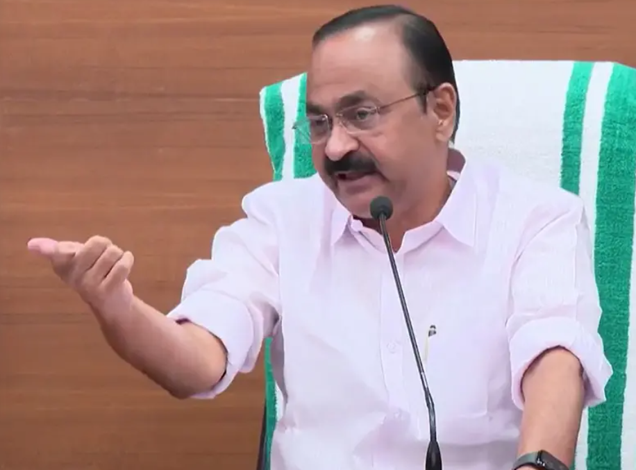 പൊതിച്ചോറിൽ DYFIയെ അഭിനന്ദിച്ച്‌ സതീശൻ; അദാനിയിൽ നിന്ന് വൈദ്യുതി വാങ്ങിയതിന് LDFന് വിമർശം