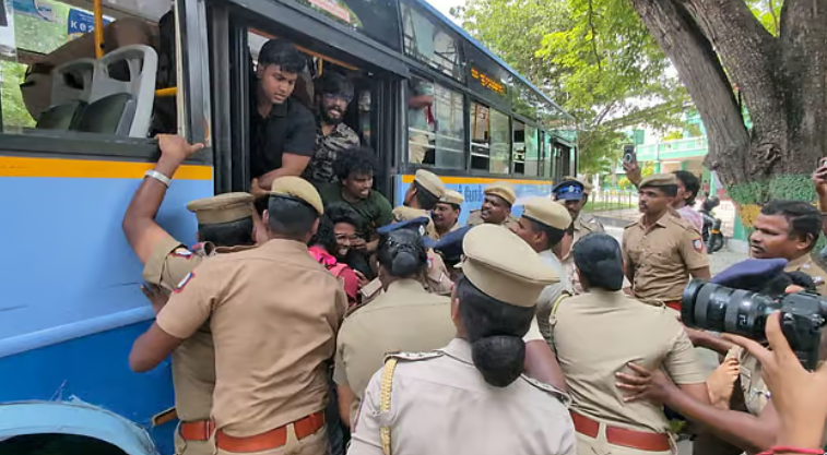 நீட் தேர்வுக்கு எதிராக தமிழகம் முழுவதும் மாணவர்கள் போராட்டம்! ஏராளமானோர் கைது!