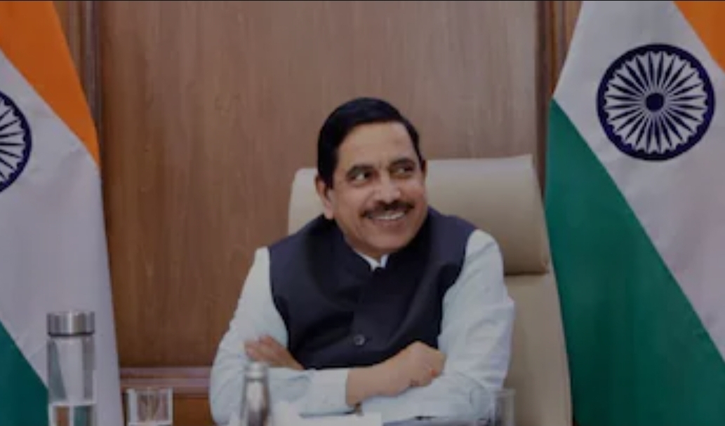 വിദ്യാഭ്യാസ മന്ത്രിയായി ചുമതലയേൽക്കുന്ന പ്രൾഹാദ് ജോഷിക്ക് കടുത്ത പരീക്ഷണങ്ങൾ ! നേരിടേണ്ട പ്രധാന മൂന്ന് 